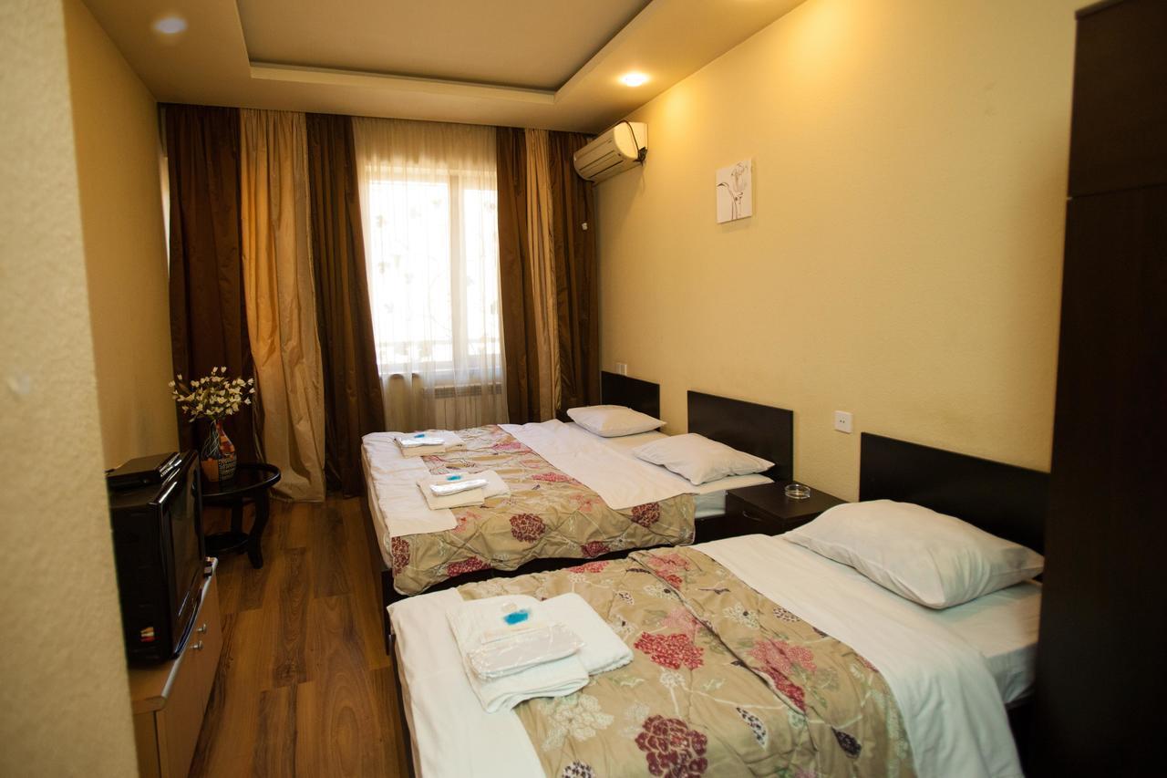 Hotel 4You Tiflis Exterior foto